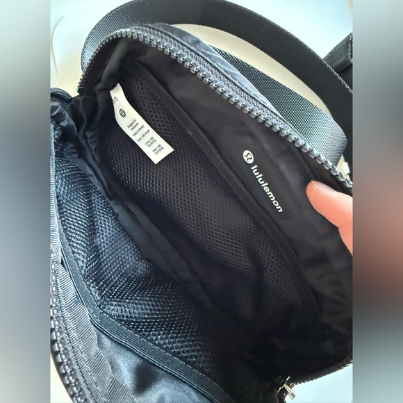 Lululemon everywhere belt bag - Picture 2 of 4